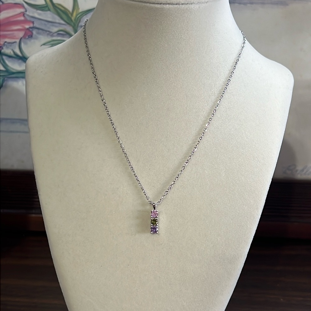 Stainless steel 3 stone pendant necklace